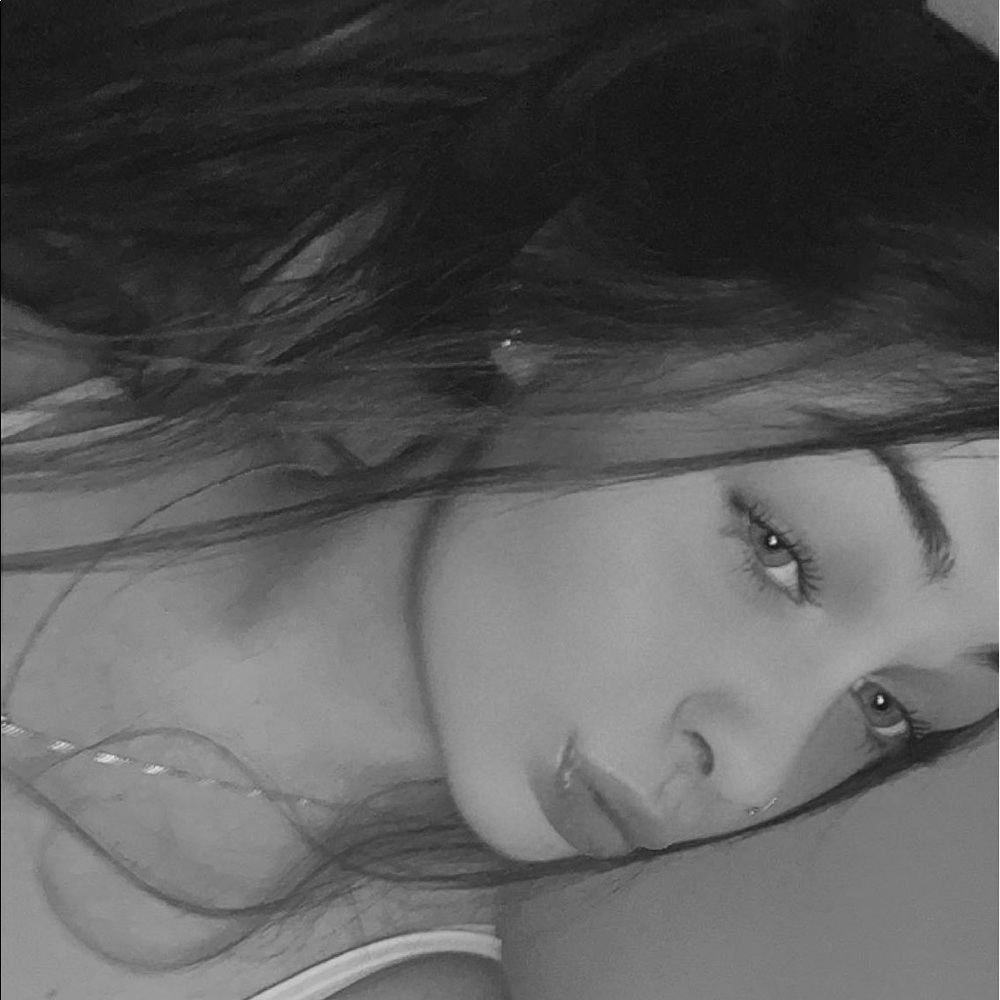 Meet your Posher, Emilee